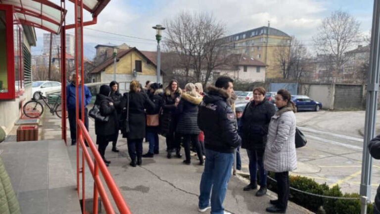 U Zenici održani mirni protesti: Skoro 3.000 osoba nije dobilo jednokratnu pomoć od 100 KM