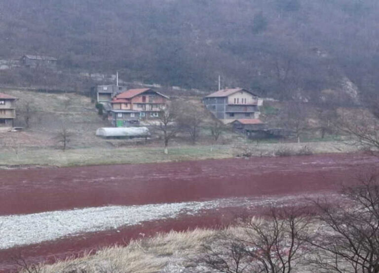 Okončan uviđaj i uzeti uzorci onečišćene rijeke Bosne kod Zenice