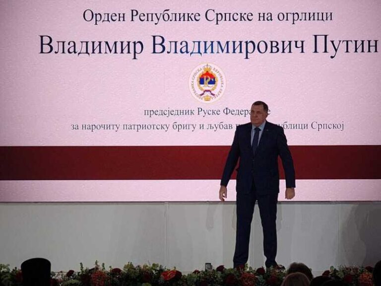 Dodik odlikovao Vladimira Putina za patriotizam i ljubav prema RS