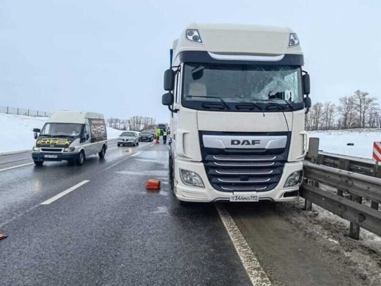 Komad asfalta pao sa kamiona, usmrtio vozača na licu mjesta