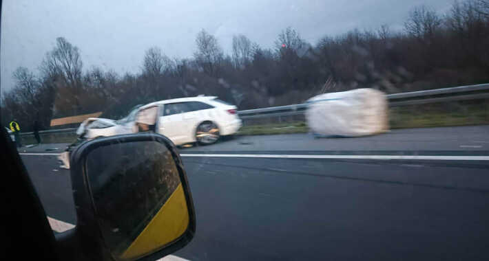 Na autocesti s kamiona pale bale sijena, stradao “audi”