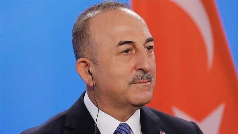 Cavusoglu: Švedsko dozvoljavanje čina spaljivanja Kur’ana ne predstavlja slobodu misli i izražavanja