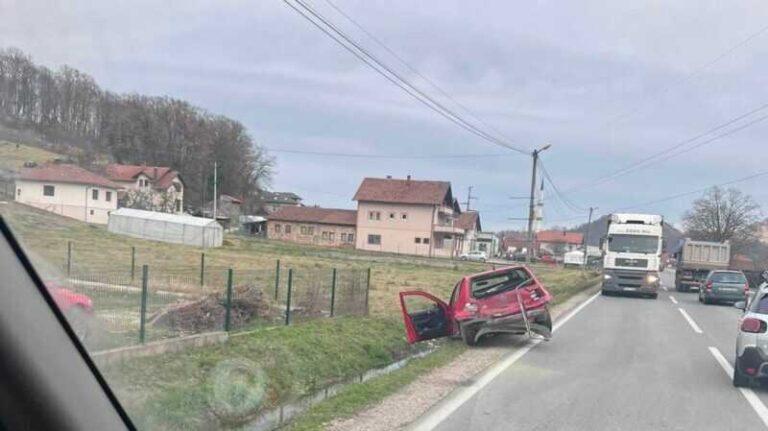 Saobraćajna nesreća na M-17: Sudarili se kamion i automobil, jedna osoba povrijeđena