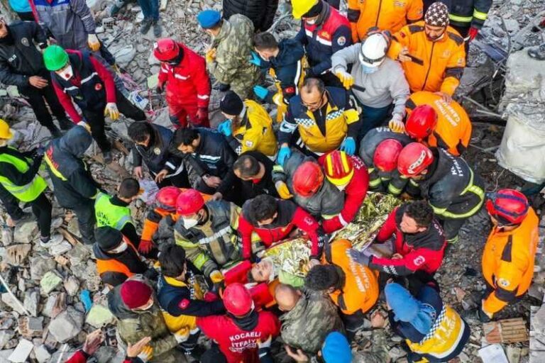 Objavljeni prve fotografije i snimak spašavanja dječaka (12), koji je proveo osam dana pod ruševinama