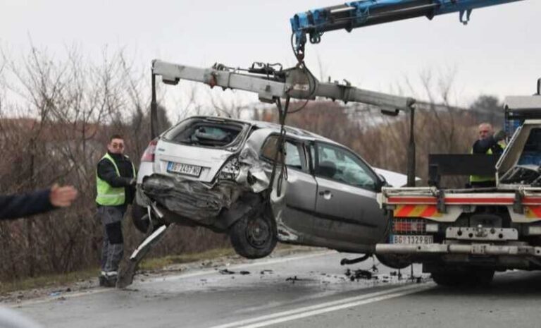 Strašan sudar hitne i putničkog vozila: Automobil smrskan, ima povrijeđenih