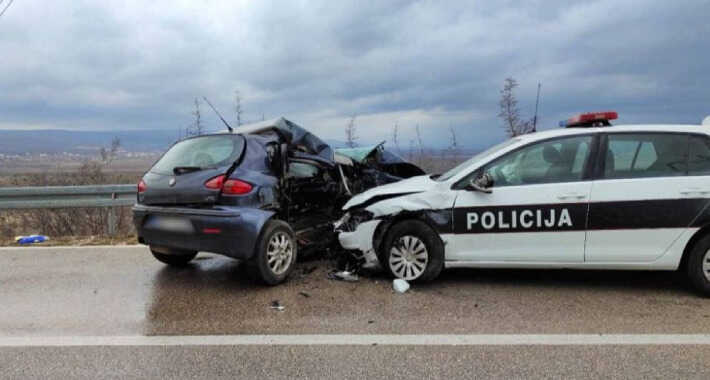 TRAGEDIJA U BIH: U sudaru policijskog vozila i Alfa Romea jedna osoba poginula