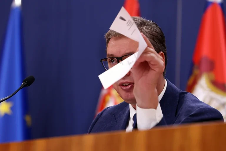 Znatno više nego što se pisalo: Poznato kolika je Vučićeva plata nakon povećanja u januaru