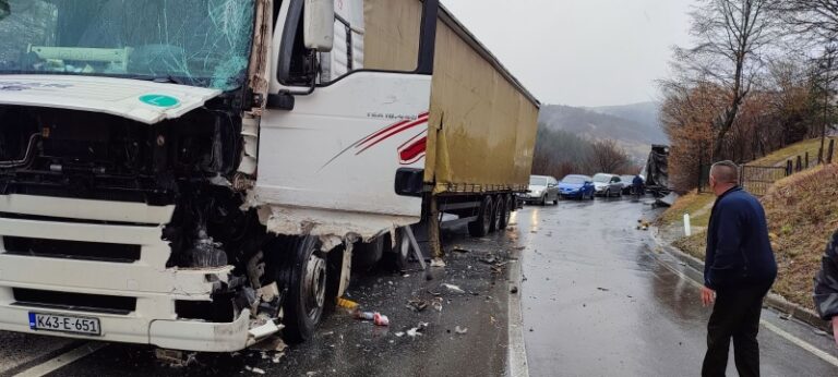 Saobraćajna nesreća u blizini Olova: Sudarila se dva kamiona, policija na licu mjesta