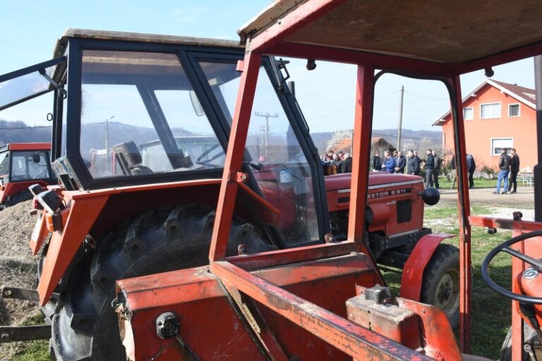 Od “ljubavi” Orbana i Dodika poljoprivrednici RS-a nemaju koristi: Ljudi odustaju, mađarska mehanizacija preskupa