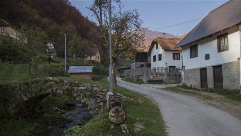 Odrastao bez roditelja i u siromaštvu: Dobrotvor iz srednje Bosne svom selu ostavio više od milion KM