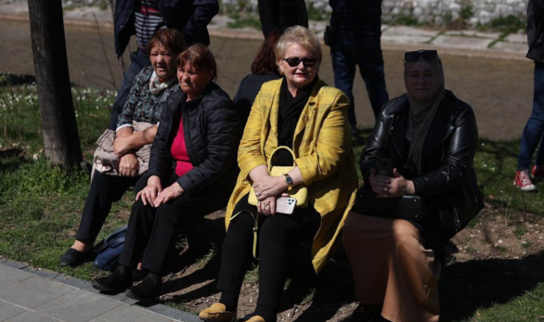 Protestuje iz hladovine: Je li Bisera prekinula odmor u Južnoafričkoj Republici da dođe pred OHR?