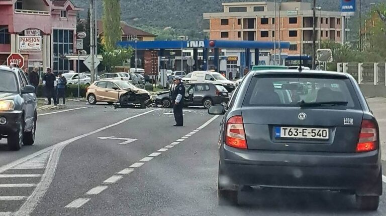 Teška saobraćajna nesreća na M-17: Povrijeđene tri osobe