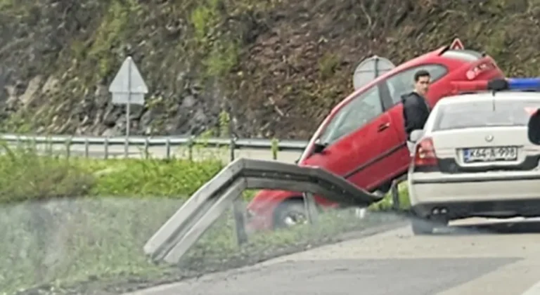 NESREĆA U BIH: Automobilom probio zaštitnu ogradu