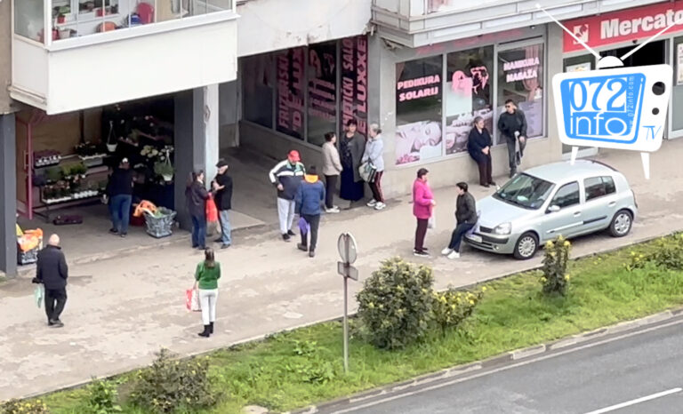 TUŽNI PRIZORI U ZENICI: Sa cekerom i kanticom u ruci, sve više građana čeka jedini obrok spasa (VIDEO)