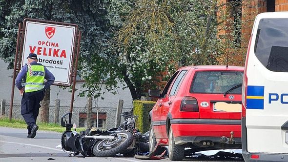 Užas u Novim Mihaljevcima: Motociklom se zabili u Golf, muškarac i žena na mjestu mrtvi