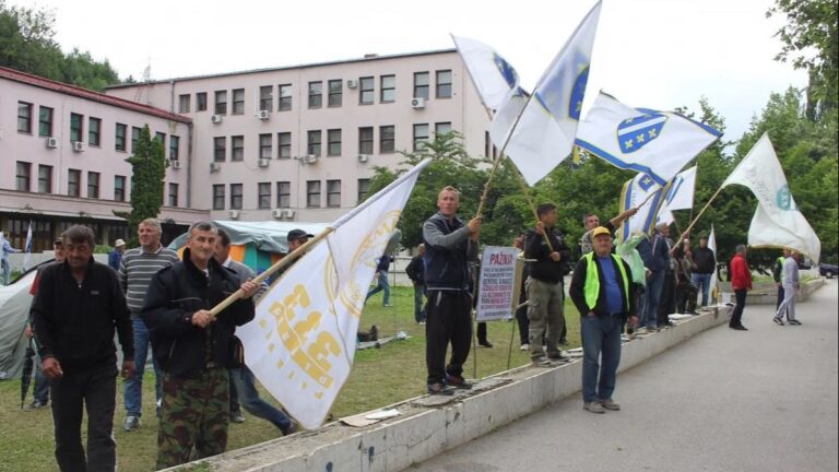 Vlada FBiH isplatit će po 100 KM jednokratne pomoći demobilisanim borcima