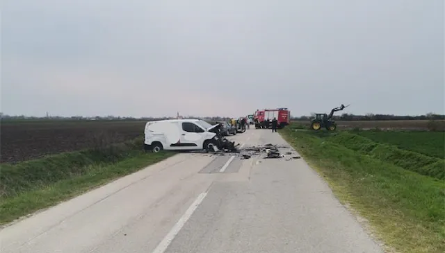 Djeca u teškoj nesreći izletjela kroz staklo, jedno je umrlo