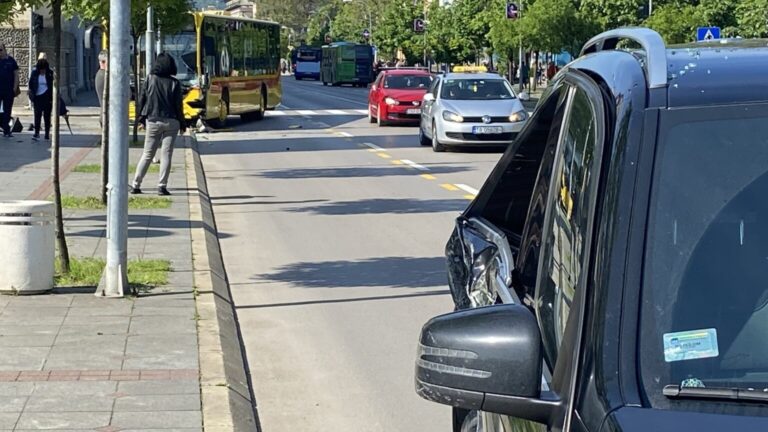 Sudar autobusa i automobila u BiH, povrijeđeno nekoliko putnika