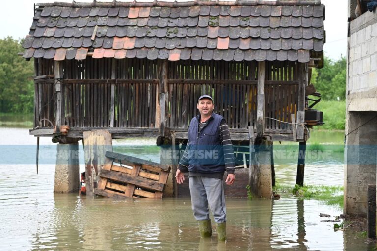 Jakšić: Radim pola godine i voda sve preko noći odnese (FOTO)