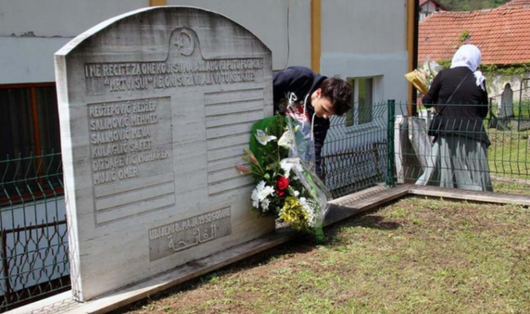 Sjećanje na 8. maj u Srebrenici: Zločinci su zapalili 27 kuća u kojima je izgorjelo 12 ljudi