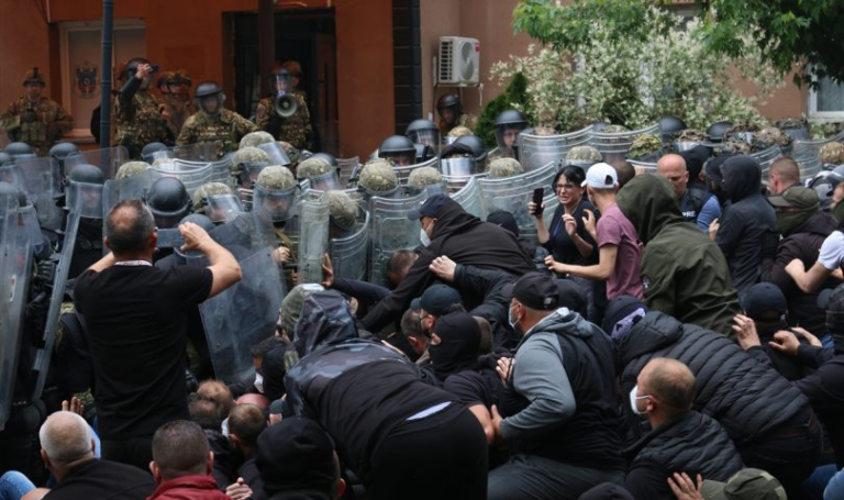 Slijede li novi nemiri? Demonstranti se jutros ponovo okupljaju na sjeveru Kosova