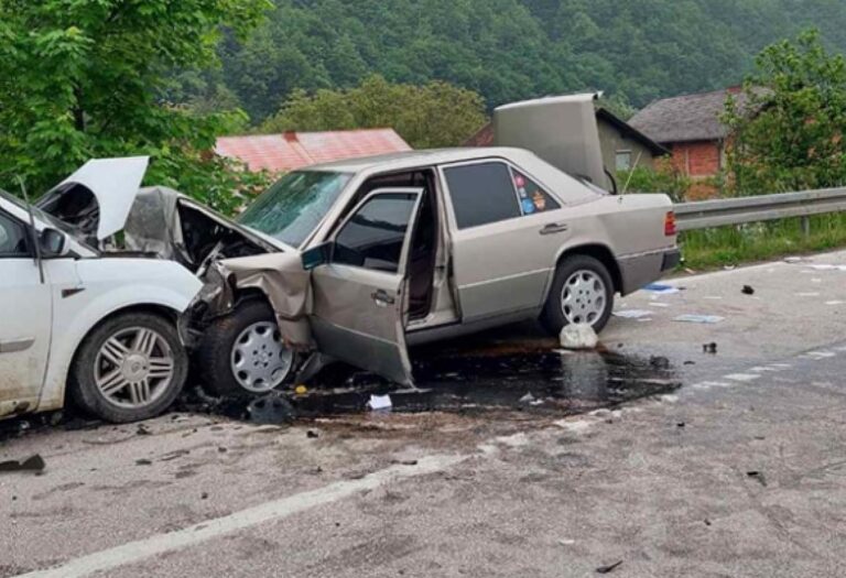 Teška saobraćajna nesreća u BiH, jedna osoba teže povrijeđena