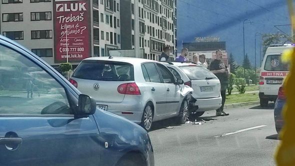 Saobraćajna nesreća u BiH: Povrijeđene dvije osobe