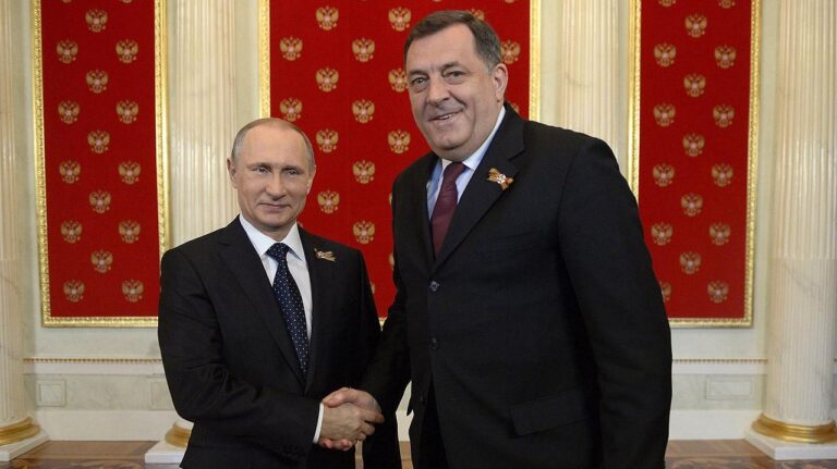 Za medalje daje stotine hiljada KM: Dodik kiti Putina narodnim parama