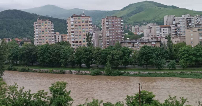 Danas će u BiH biti pljuskova i grmljavine, a od sutra sunčano uz temperature do 40 stepeni