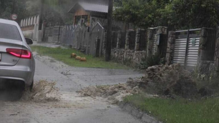 jako nevrijeme pogodilo BiH, saobraćaj otežan