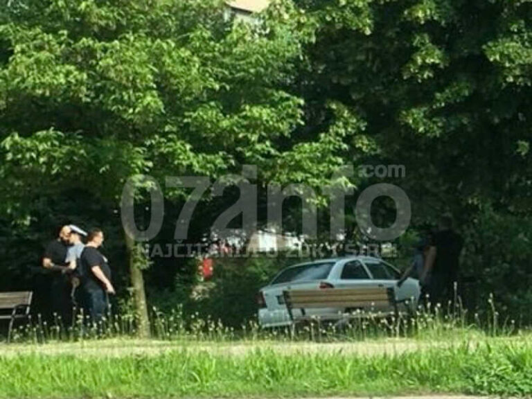 ZENICA: Izgubio kontrolu nad vozilom, uletio u park Papirna