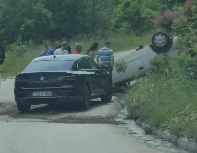 Nesreća kod Zenice, automobil završio na krovu