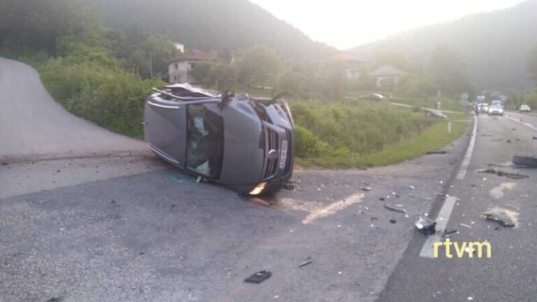 STRAVIČNA NESREĆA NA M-17: Automobili smrskani, više osoba povrijeđeno