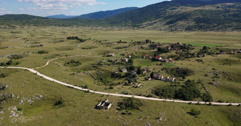 Općina kvadratni metar zemlje kupuje za 30 feninga. Vlasnike niko ništa nije pitao