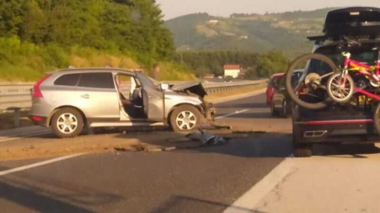 Saobraćajna nesreća na autoputu kod Visokog: Automobil slupan, ima povrijeđenih