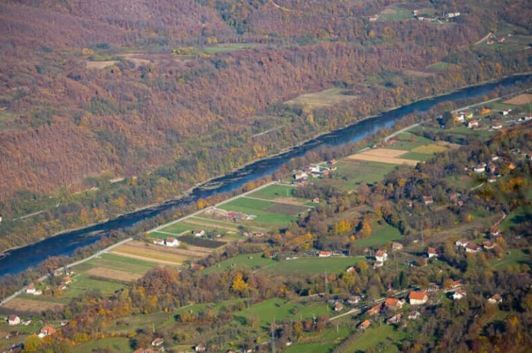 Siguran bijeg u Srbiju i prilika za novi život ratnih zločinaca i njihovih simpatizerki