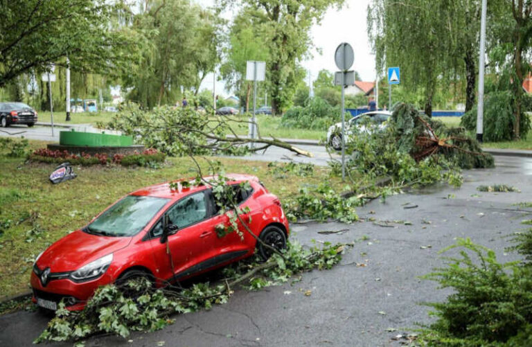 Nevrijeme izazvalo haos u Zagrebu: Poginula dva muškarca, hitne službe zasute pozivima (FOTO+VIDEO)