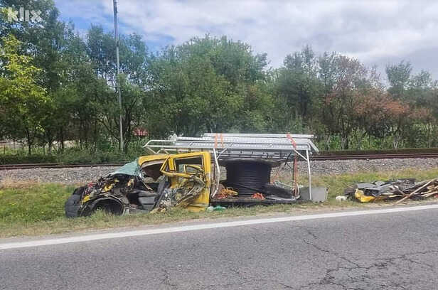 NESREĆA U BIH: Kamion se zabio u kombi pun radnika, ima povrijeđenih