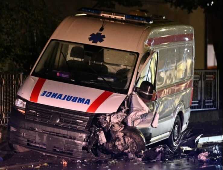 Teška nesreća u BiH: Šestero povrijeđeno u sudaru automobila i vozila Hitne pomoći