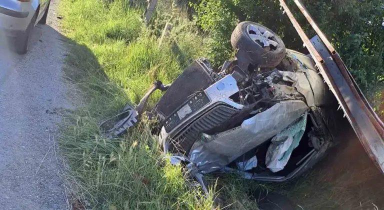 Ovo ima samo u BiH: Ni dan nakon nesreće smrvljeni auto nisu sklonili