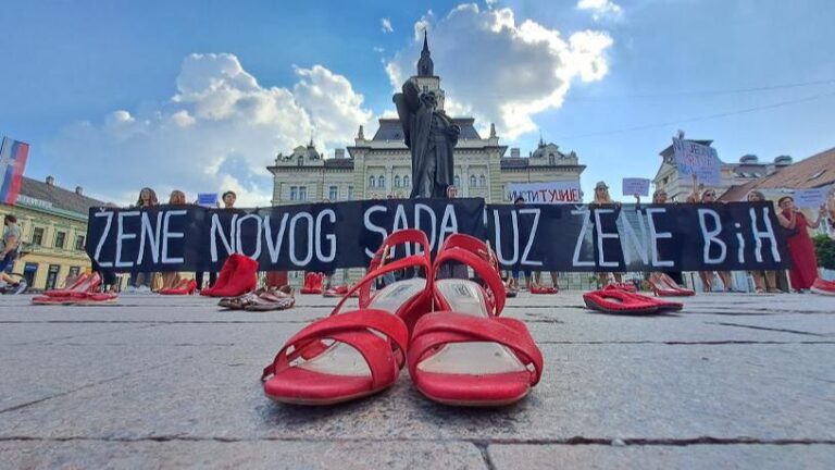 Protesti “Novi Sad protiv nasilja”: Sirene za uzbunu zbog ubistva Nizame Hećimović