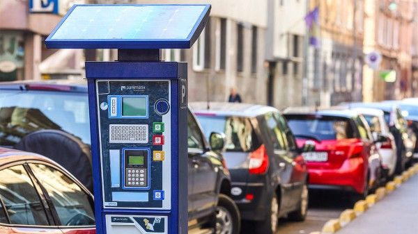 SLUČAJ U BIH: Žena oštetila aparat za naplatu parkinga i fizički nasrnula na policajca