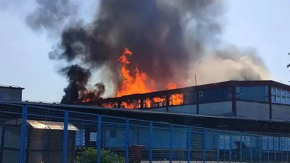 Veliki požar u BiH: Gori tvornica papira