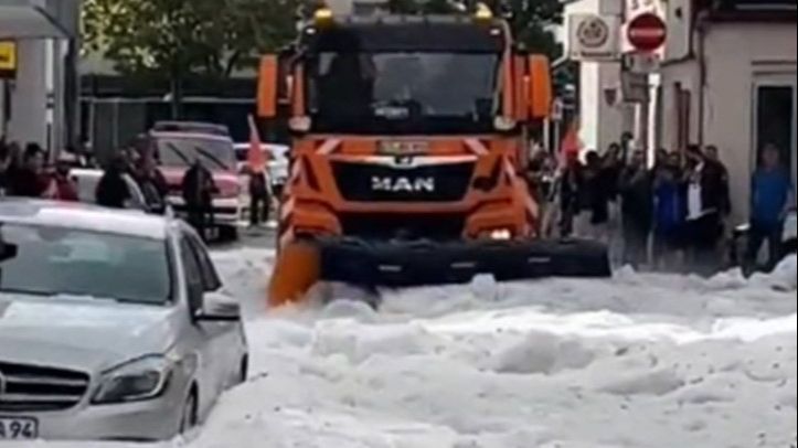 Nestvarni prizori u Njemačkoj: Zbog obilne tuče grtalice izlazile na ulicu