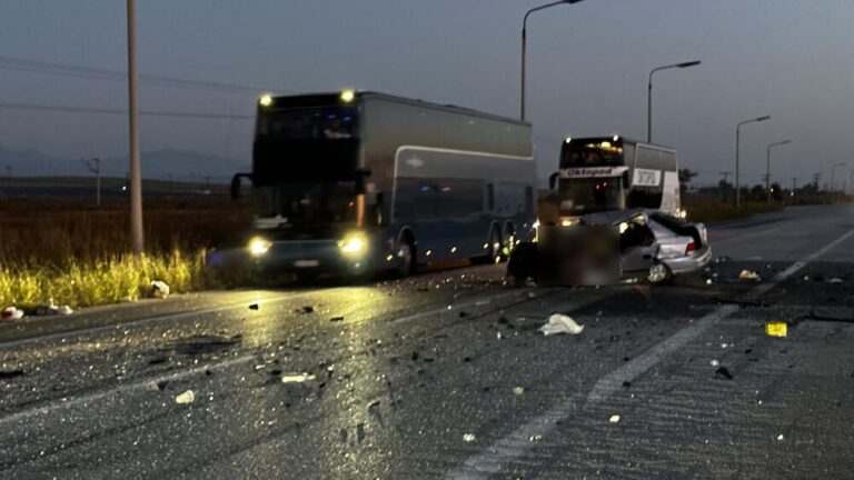 Tragedija: Najmanje četvero mrtvih u sudaru dva automobila i autobusa