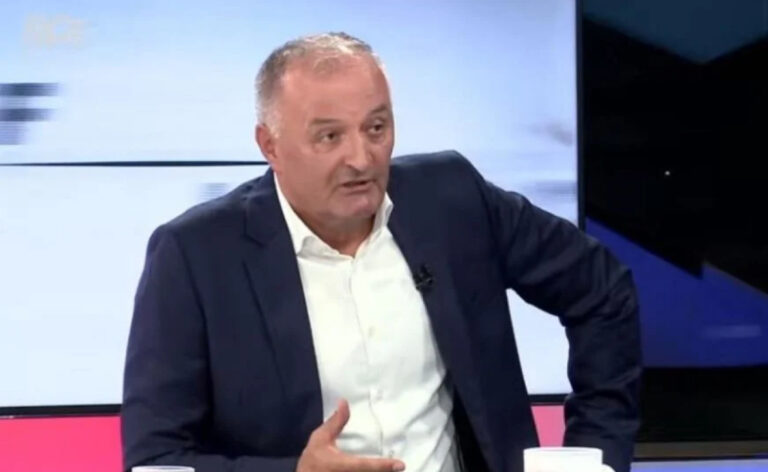 Helez: “Najpoznatije ličnosti ispod šatora su buzdovan Dodik i Zmaj od Šipova”