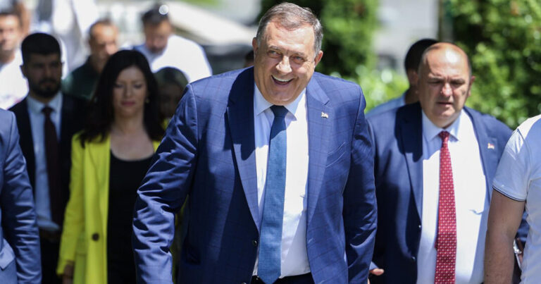 Dodik iskazao nepoštovanje prema Sudu BiH, odbio ustati te poručio kako ne razumije optužnicu