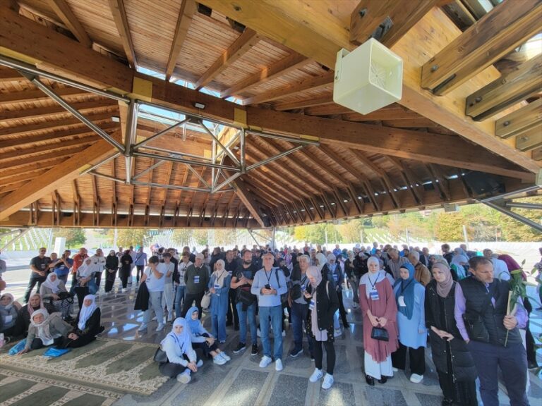 Konvoj mladih Bošnjaka i njihovih prijatelja iz Hrvatske u posjeti Srebrenici