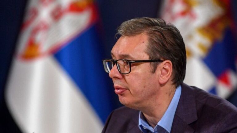 Vučić poručio da će podržati SNS na predstojećim izborima: “Neću da se sklanjam i pravim neutralan”