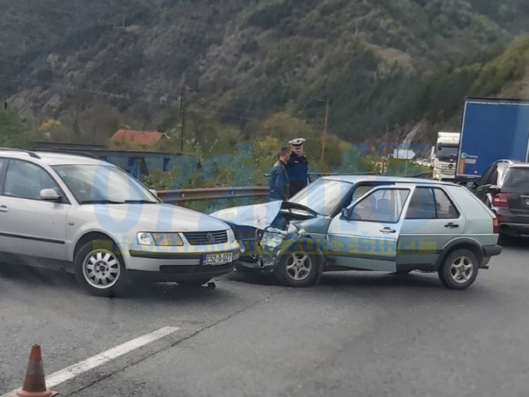 NESREĆA NA M-17: Sudar dva vozila, policija na licu mjesta